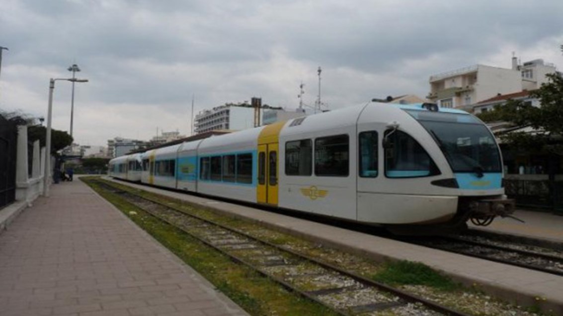 Καταγγελία: Κατέβασαν ανήλικο από τον προαστιακό γιατί του έλειπαν 10 λεπτά για το εισιτήριό του