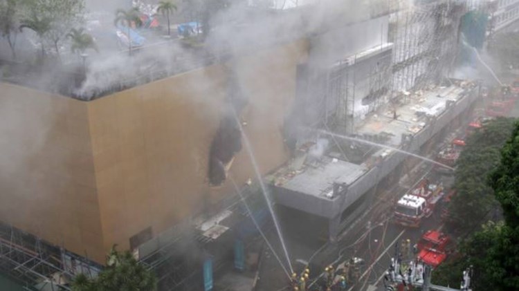 Στις φλόγες ξενοδοχείο στις Φιλιππίνες- Τέσσερις νεκροί και αρκετοί εγκλωβισμένοι- ΦΩΤΟ