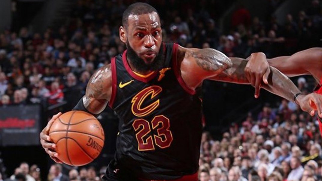 Το δώρο του Λεμπρόν έκανε θαυμαστή του να δακρύσει- ΒΙΝΤΕΟ