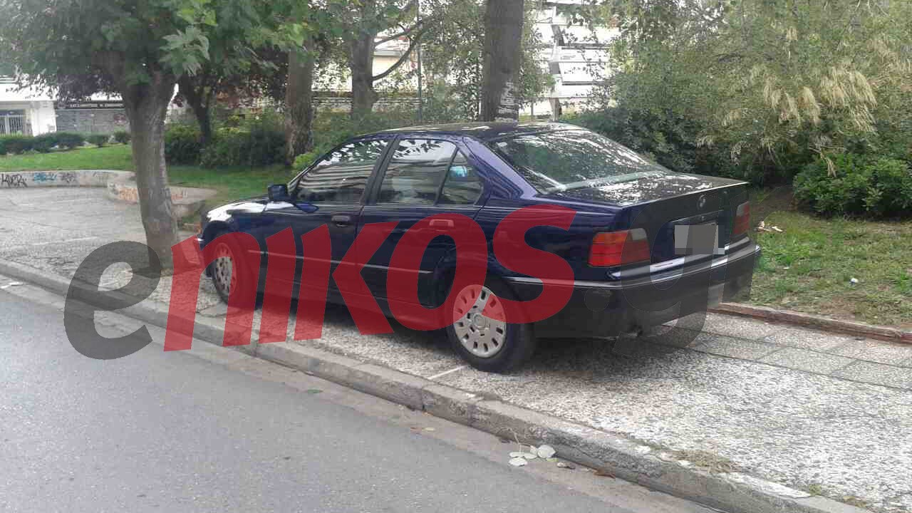 Ασυνείδητος οδηγός έκανε το πεζοδρόμιο… πάρκινγκ – ΦΩΤΟ αναγνώστη