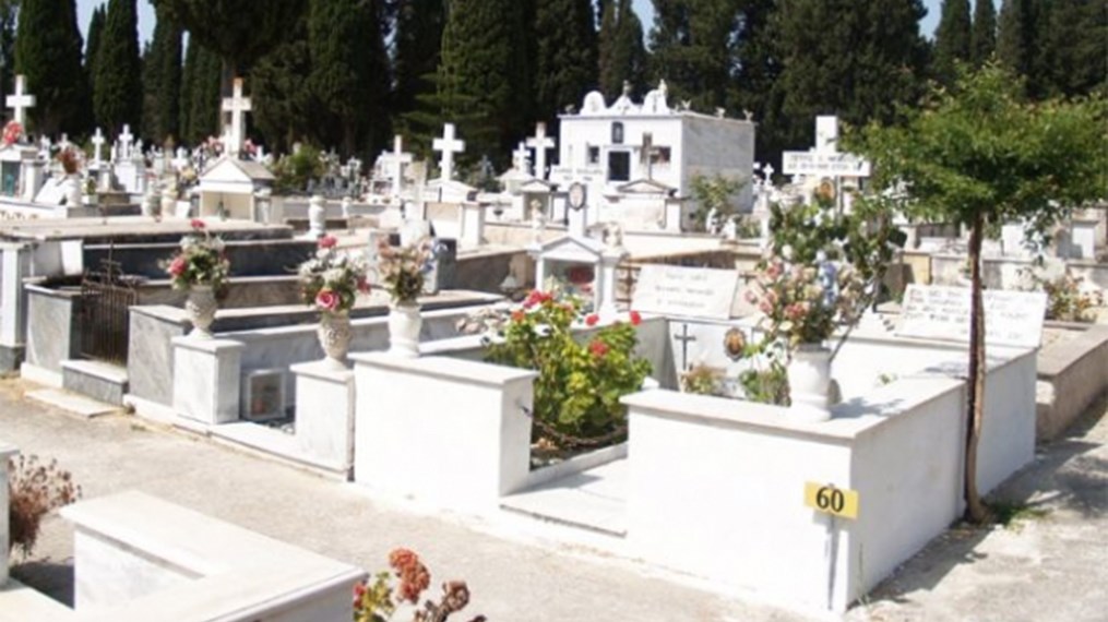 Βρήκαν χώρο και τον έθαψαν σε οικογενειακό τάφο… άλλων