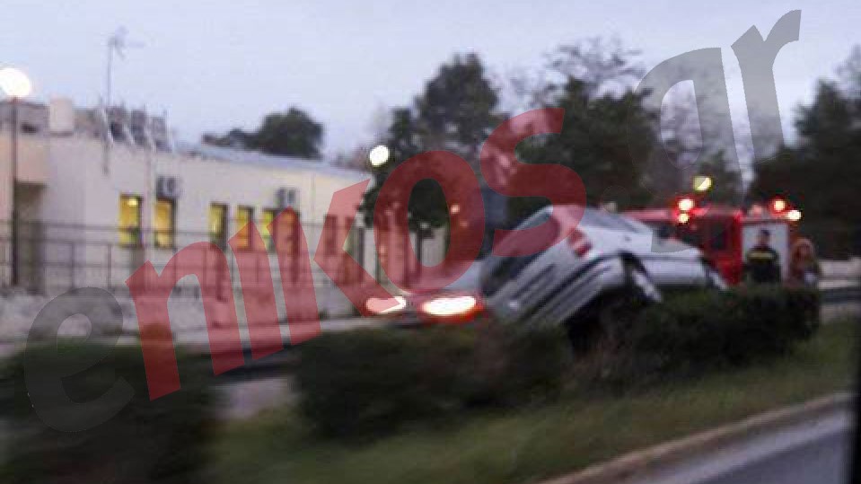 Τροχαίο ατύχημα στη Νέα Ιωνία – Αυτοκίνητο καβάλησε τις μπαριέρες – ΦΩΤΟ αναγνώστη