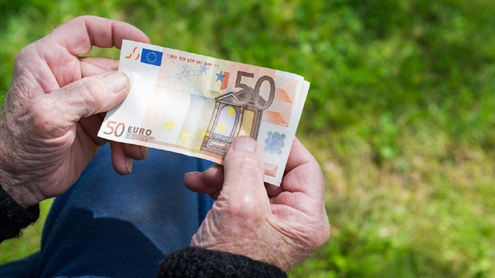 Ποιοι συνταξιούχοι που εργάζονται γλιτώνουν τις περικοπές
