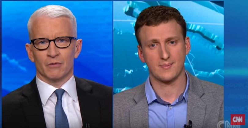 Ο καθηγητής που συγκέντρωσε τα δεδομένα των χρηστών του Facebook καταγγέλλει ότι τον χρησιμοποιούν ως αποδιοπομπαίο τράγο