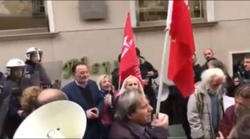 Πρώην καθηγητής του Τσίπρα σε κινητοποίηση κατά των πλειστηριασμών