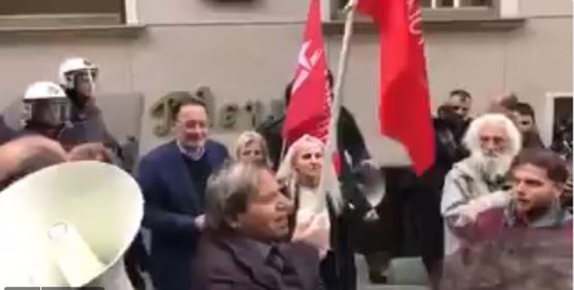 ΒΙΝΤΕΟ από την ομιλία του πρώην καθηγητή του Αλέξη Τσίπρα στην κινητοποίηση κατά των πλειστηριασμών