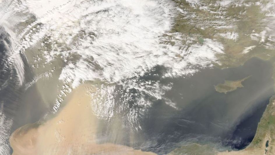 Η συγκλονιστική δορυφορική φωτογραφία της NASA: “Εξαφανίστηκε” η Κρήτη από την αφρικανική σκόνη – ΦΩΤΟ