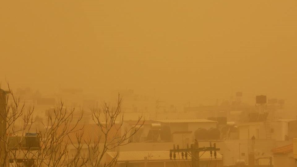 Άστατος o καιρός την Παρασκευή – Επιμένει η αφρικανική σκόνη