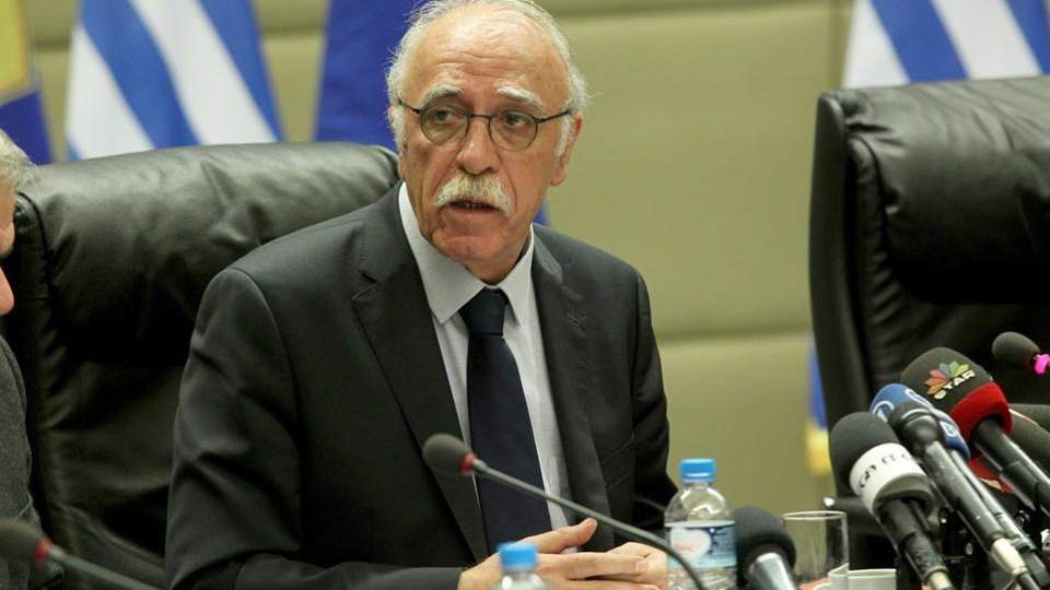 Βίτσας: «Δεν πρέπει να υποκύψουμε στη συζήτηση περί γκρίζων ζωνών»