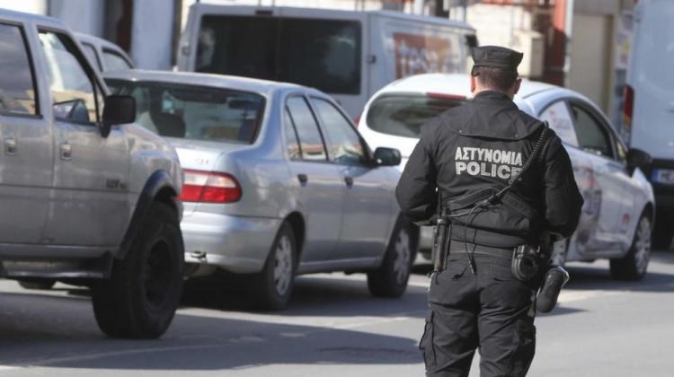 H αστυνομία “τσάκωσε” τον επιδειξία που είχε γίνει ο φόβος και ο τρόμος των μαθητριών στο Μενίδι