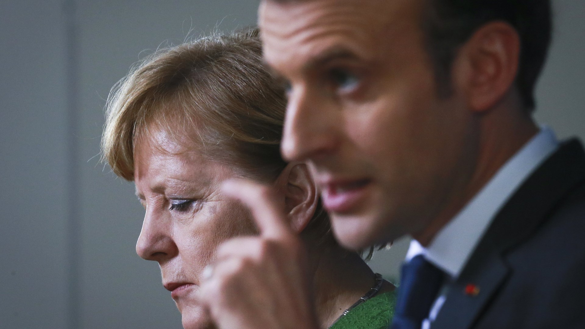 Mέρκελ-Μακρόν εκφράζουν την ανησυχία τους για τις πρόσφατες εξελίξεις στην Κύπρο και για τους δύο Έλληνες στρατιωτικούς