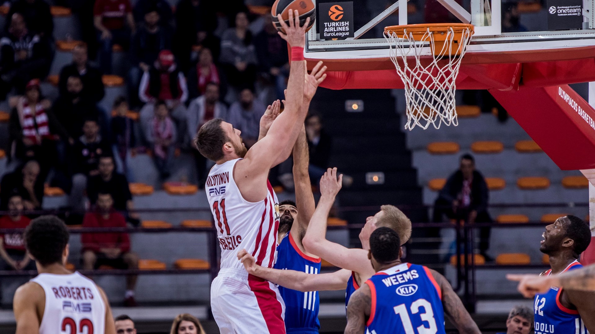 Ολυμπιακός – Αναντολού Εφές 70-57 (30′)