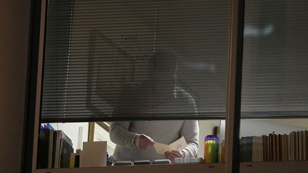 Έφοδος στα γραφεία της Cambridge Analytica από την υπηρεσία προστασίας προσωπικών δεδομένων – ΦΩΤΟ