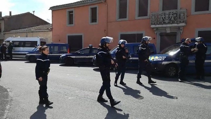 Υπέκυψε στα τραύματά του ο αστυνομικός που πήρε τη θέση των ομήρων στη Γαλλία