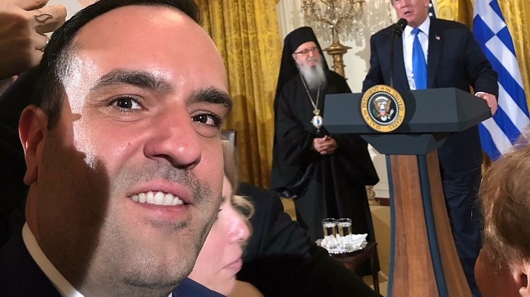 H selfie του Δήμαρχου Μυκόνου με τον Τραμπ – ΦΩΤΟ