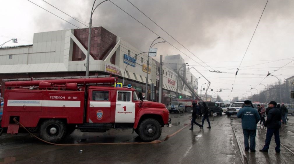 Φονική πυρκαγιά σε εμπορικό κέντρο της Ρωσίας – 5 νεκροί και 30 τραυματίες – ΠΡΟΣΟΧΗ ΣΚΛΗΡΕΣ ΕΙΚΟΝΕΣ – ΦΩΤΟ – ΒΙΝΤΕΟ