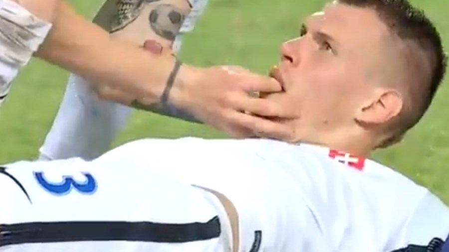 Πασίγνωστος ποδοσφαιριστής σώθηκε στο παρά πέντε από συμπαίκτη του – ΒΙΝΤΕΟ