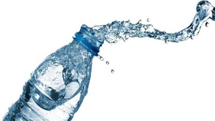 Καταγγελίες για τις πλαστικές συσκευασίες νερού: Να κάνει ελέγχους ο ΕΦΕΤ!