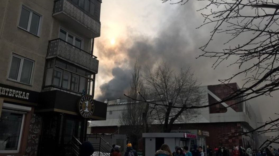 Στους 64 οι νεκροί από τη φονική πυρκαγιά σε εμπορικό κέντρο της Ρωσίας