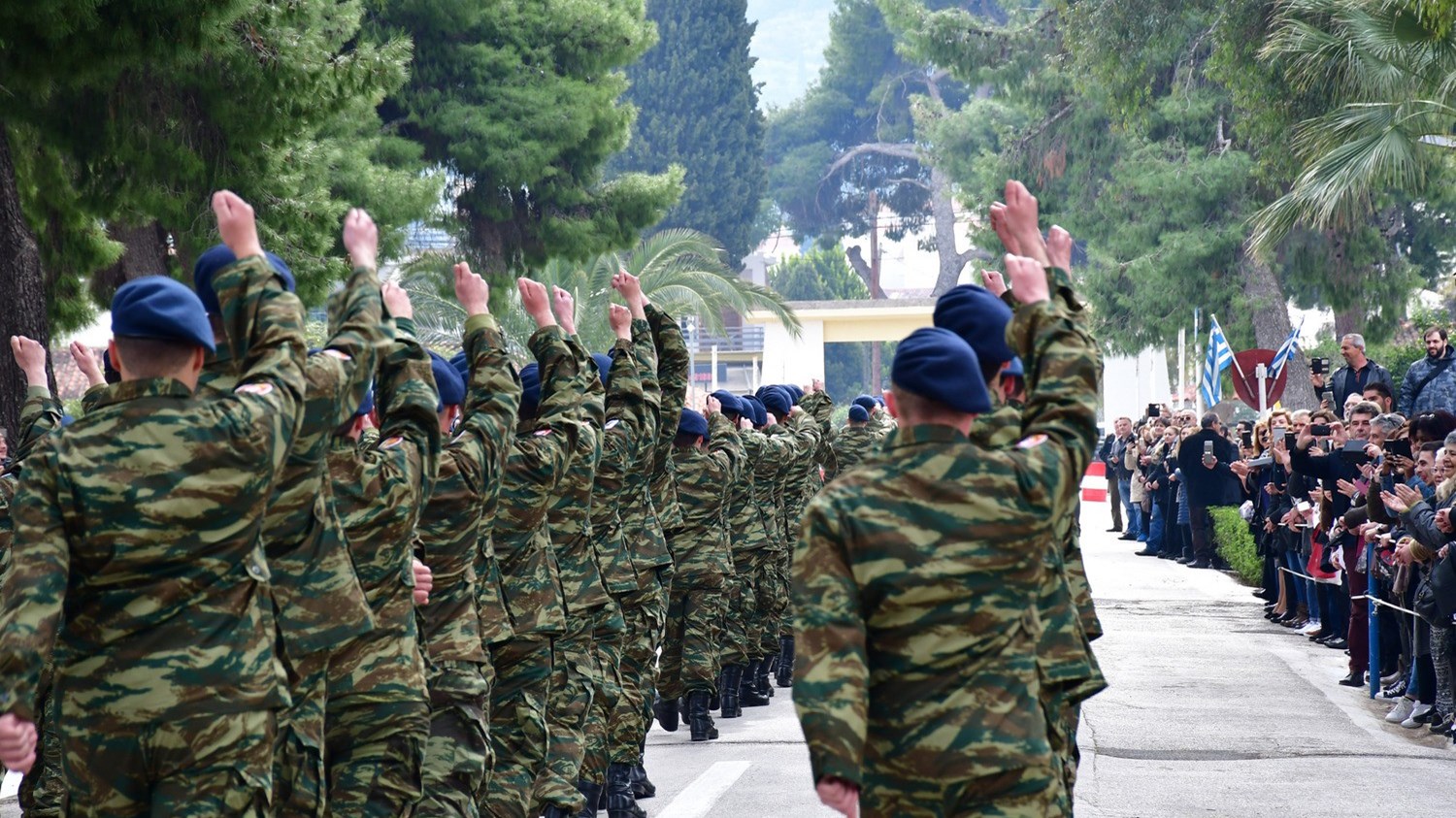 «Βάρεσε κανόνι» το καψιμί στο Κέντρο Εκπαίδευσης Πυροβολικού Θήβας