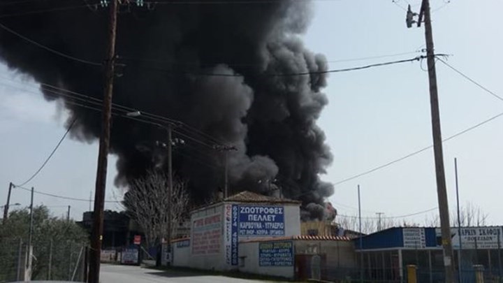 Θρήνος στον Βόλο – 45χρονος, πατέρας τριών παιδιών το θύμα της φονικής πυρκαγιάς