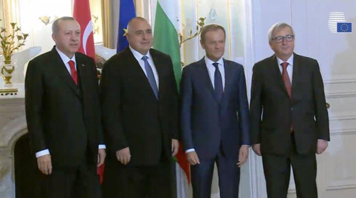 Βαρύ κλίμα για τον “νταή” Ερντογάν στη Βάρνα – Η αναμνηστική ΦΩΤΟ και τα…”σύννεφα” – ΒΙΝΤΕΟ