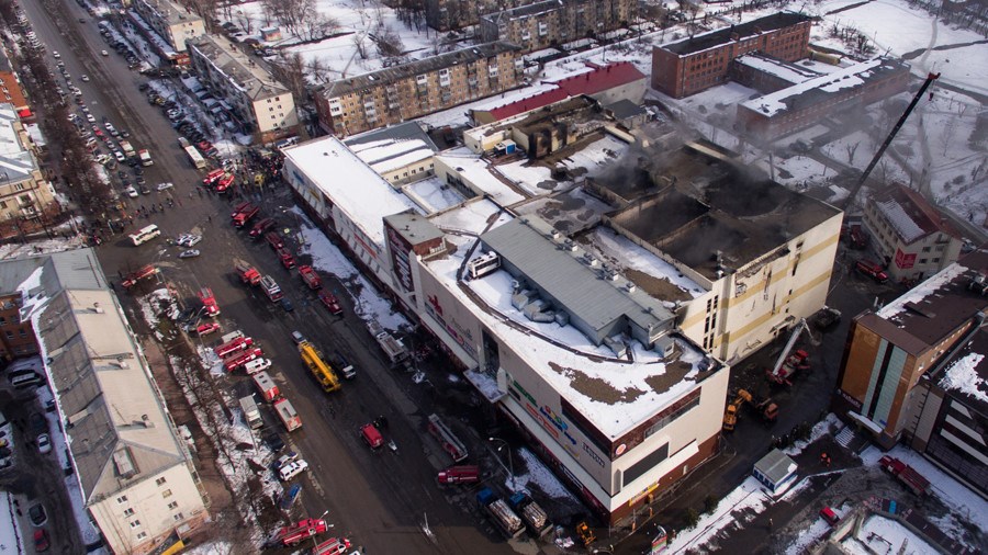 ΒΙΝΤΕΟ – σοκ από τη φονική πυρκαγιά στο εμπορικό κέντρο της Ρωσίας – Έτρεχαν πανικόβλητοι να σωθούν