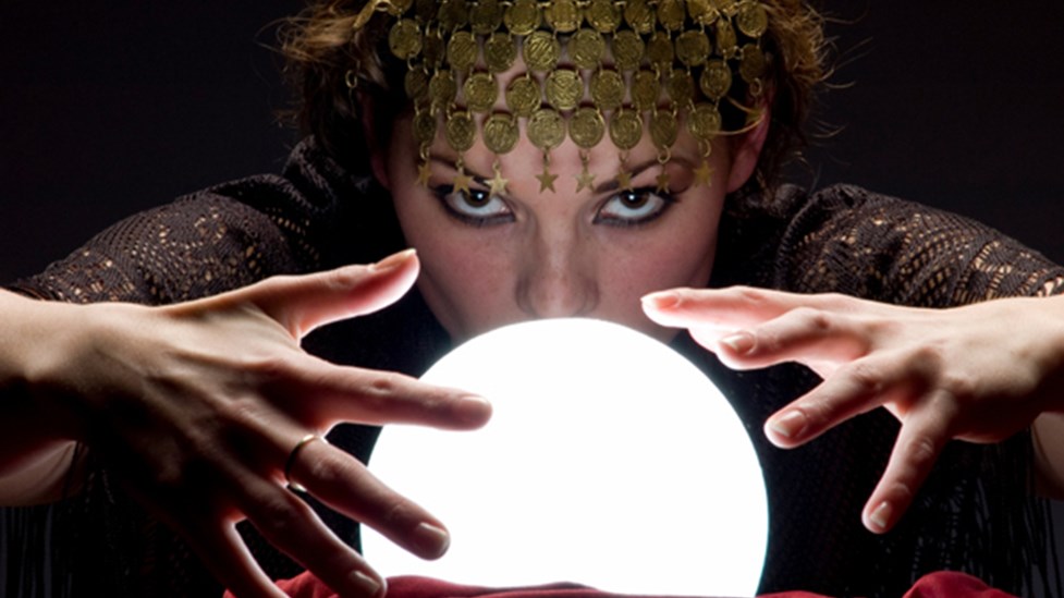 Μάντισσες “μαϊμού” αποσπούσαν υπέρογκα ποσά για να “διαλυθεί το… σύννεφο”