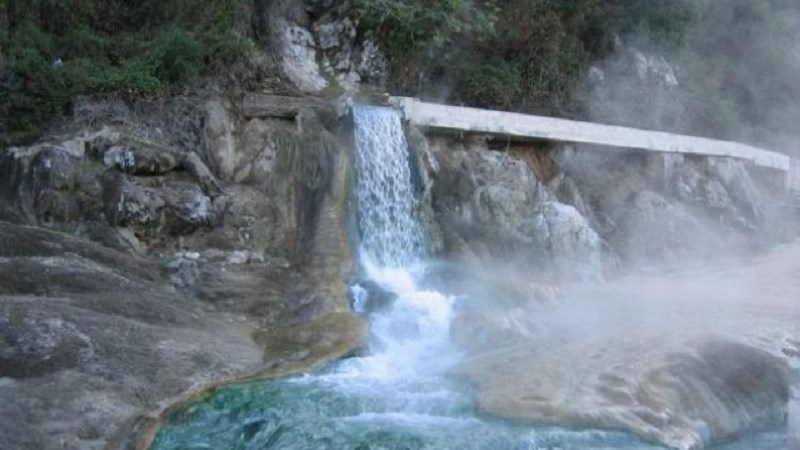 Λαμία: Παιδιά προσφύγων ήπιαν νερό από τις πηγές των Θερμοπυλών και μεταφέρθηκαν στο νοσοκομείο