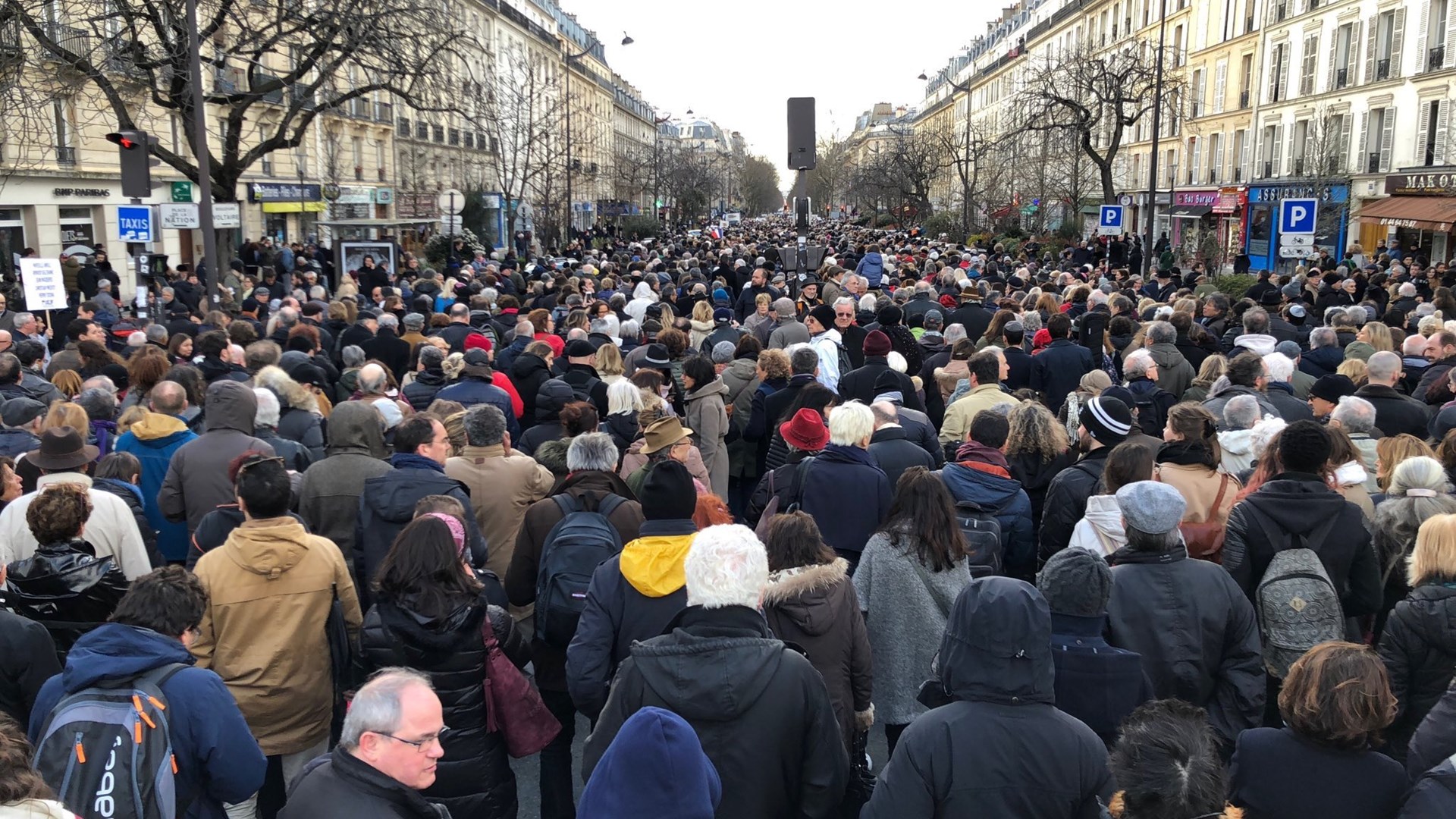Δεκάδες χιλιάδες Γάλλοι στους δρόμους – «Λευκή πορεία» κατά του αντισημιτισμού  – ΦΩΤΟ