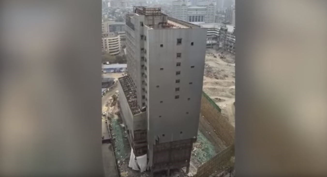 Κτίριο “εξαφανίζεται” σε 10 δευτερόλεπτα – Εντυπωσιακό ΒΙΝΤΕΟ
