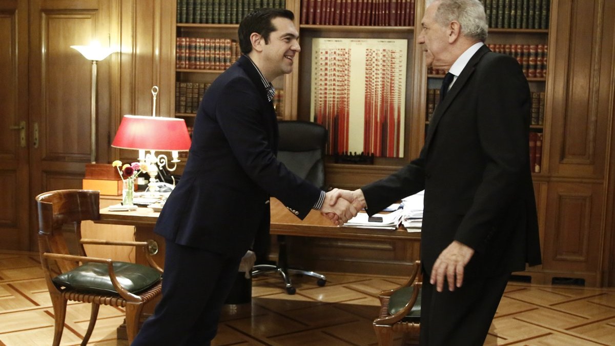 Το προσφυγικό στην ατζέντα της συνάντησης Τσίπρα – Αβραμόπουλου – ΦΩΤΟ