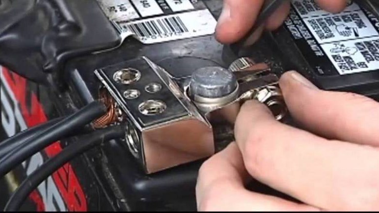 Στη “φάκα” ο κλέφτης που είχε “αδυναμία” στις… μπαταρίες