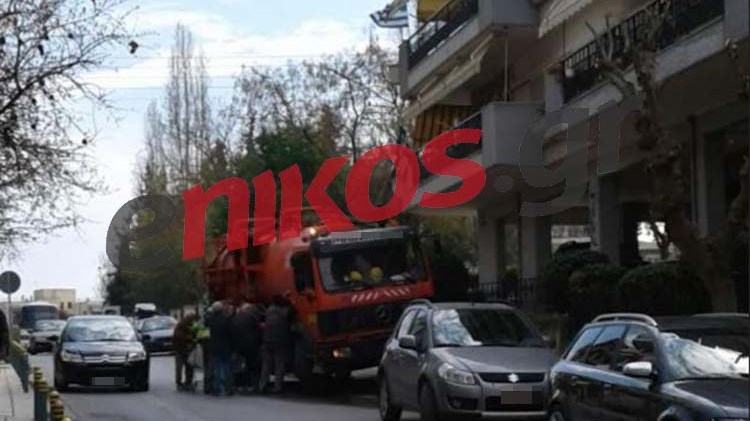 Στην ουρά…με κουβάδες οι Θεσσαλονικείς για λίγο νερό από την υδροφόρα – ΦΩΤΟ αναγνώστη