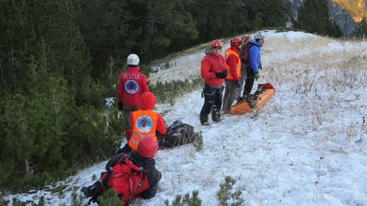 Σε εξέλιξη η μεταφορά του τραυματία ορειβάτη στον Όλυμπο- ΤΩΡΑ