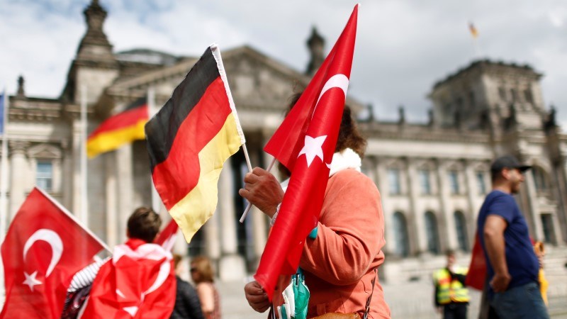 Πάνω από 1.000 Τούρκοι διπλωμάτες και δημόσιοι υπάλληλοι έχουν ζητήσει άσυλο στη Γερμανία