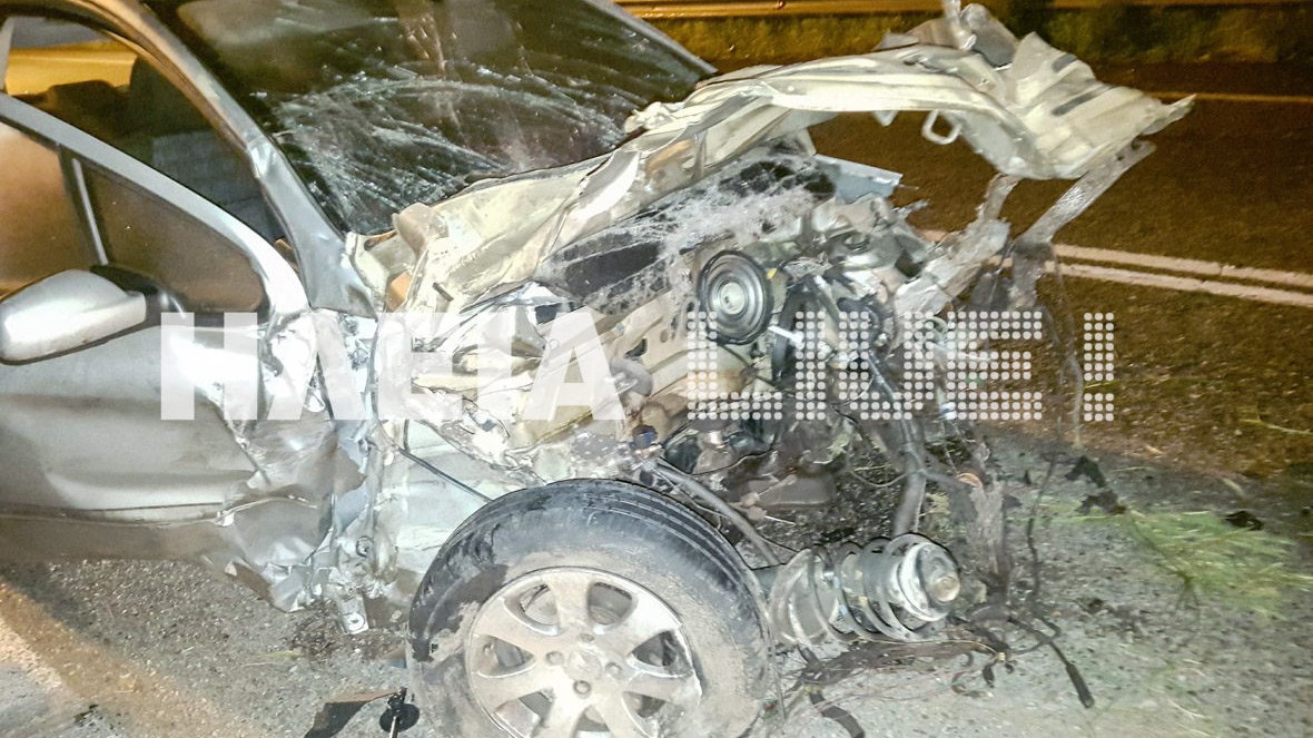 Ζωντανός βγήκε ο οδηγός μέσα από αυτό το αυτοκίνητο που συγκρούστηκε μετωπικά με νταλίκα- ΦΩΤΟ