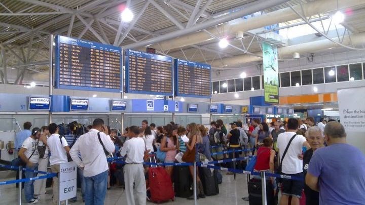 Χάος στους αιθέρες της Ευρώπης – Καθυστερήσεις και ακυρώσεις χιλιάδων πτήσεων