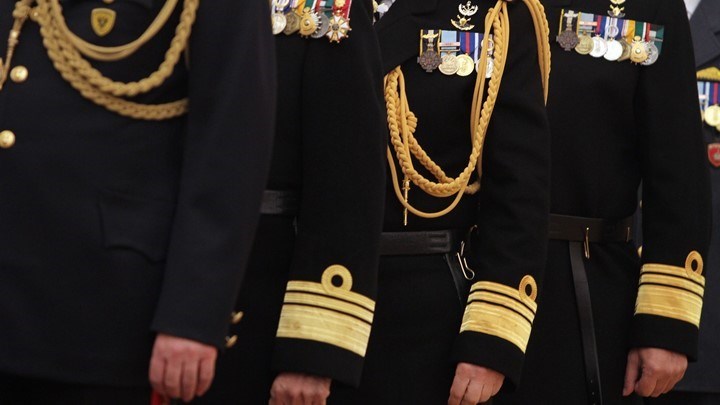 “Ψαλίδι” έως 30,8% στις συντάξεις των απόστρατων