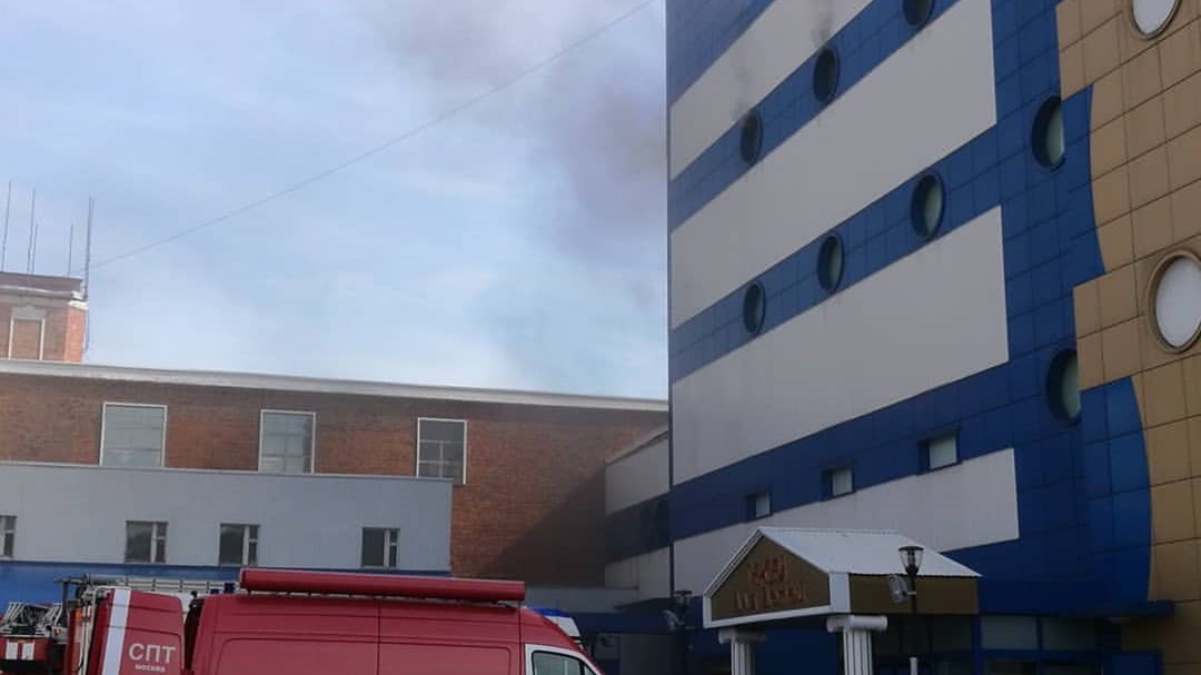 TASS: Ένας νεκρός από την πυρκαγιά στο εμπορικό κέντρο της Μόσχας