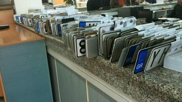 Επιστρέφονται πινακίδες και άδειες κυκλοφορίας ενόψει Πάσχα