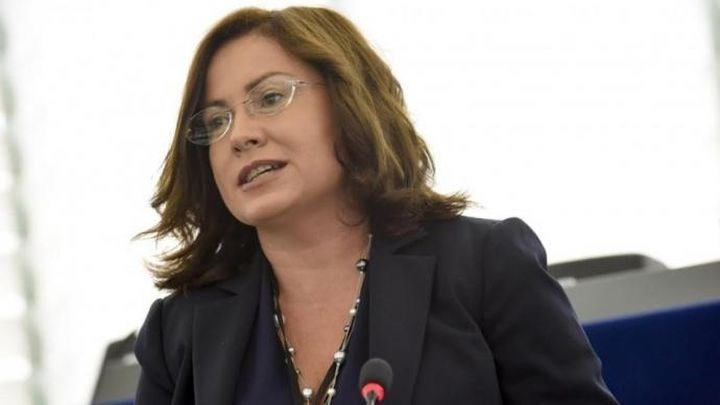 Άγρια κόντρα Σπυράκη – ΠΑΣΟΚ με φόντο τη Συνταγματική αναθεώρηση – ΦΩΤΟ