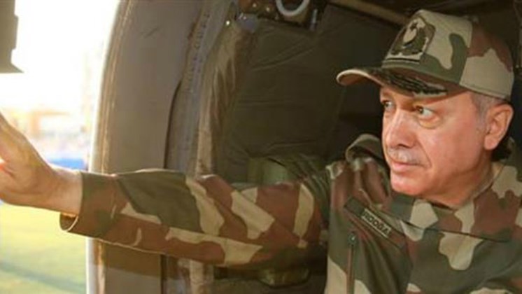 Το παρασκήνιο της εμφάνισης του Ερντογάν με στολή παραλλαγής