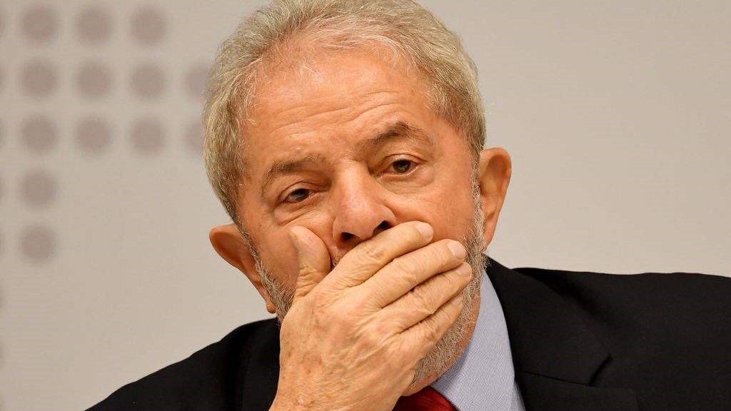 Μερικές ώρες χωρίζουν τον πρώην πρόεδρο της Βραζιλίας από το κελί της φυλακής