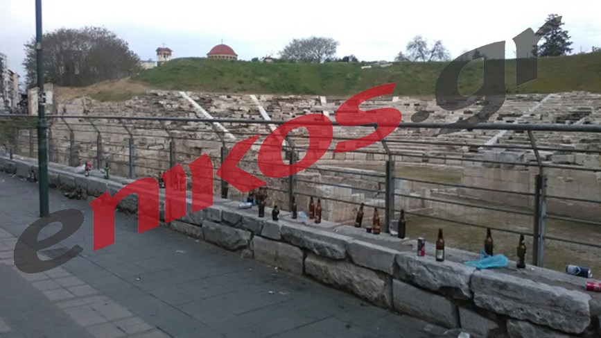 Ντροπή! Μπύρες και σκουπίδια πεταμένα από …απολίτιστους “γλεντζέδες” στο Αρχαίο Θέατρο της Λάρισας- ΦΩΤΟ αναγνώστη