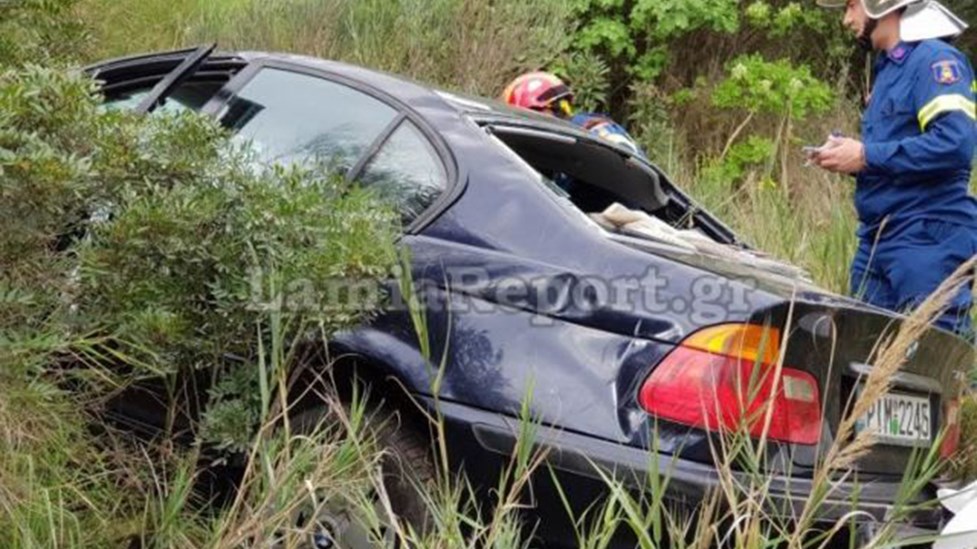 Έπεσε με το αυτοκίνητό του σε γκρεμό και βγήκε ζωντανός- ΦΩΤΟ