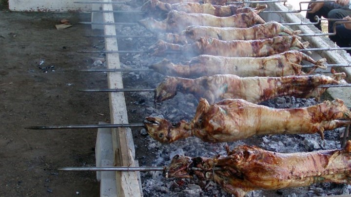 Πιο οικονομικό φέτος το πασχαλινό τραπέζι – Τι να προσέξετε στις αγορές σας