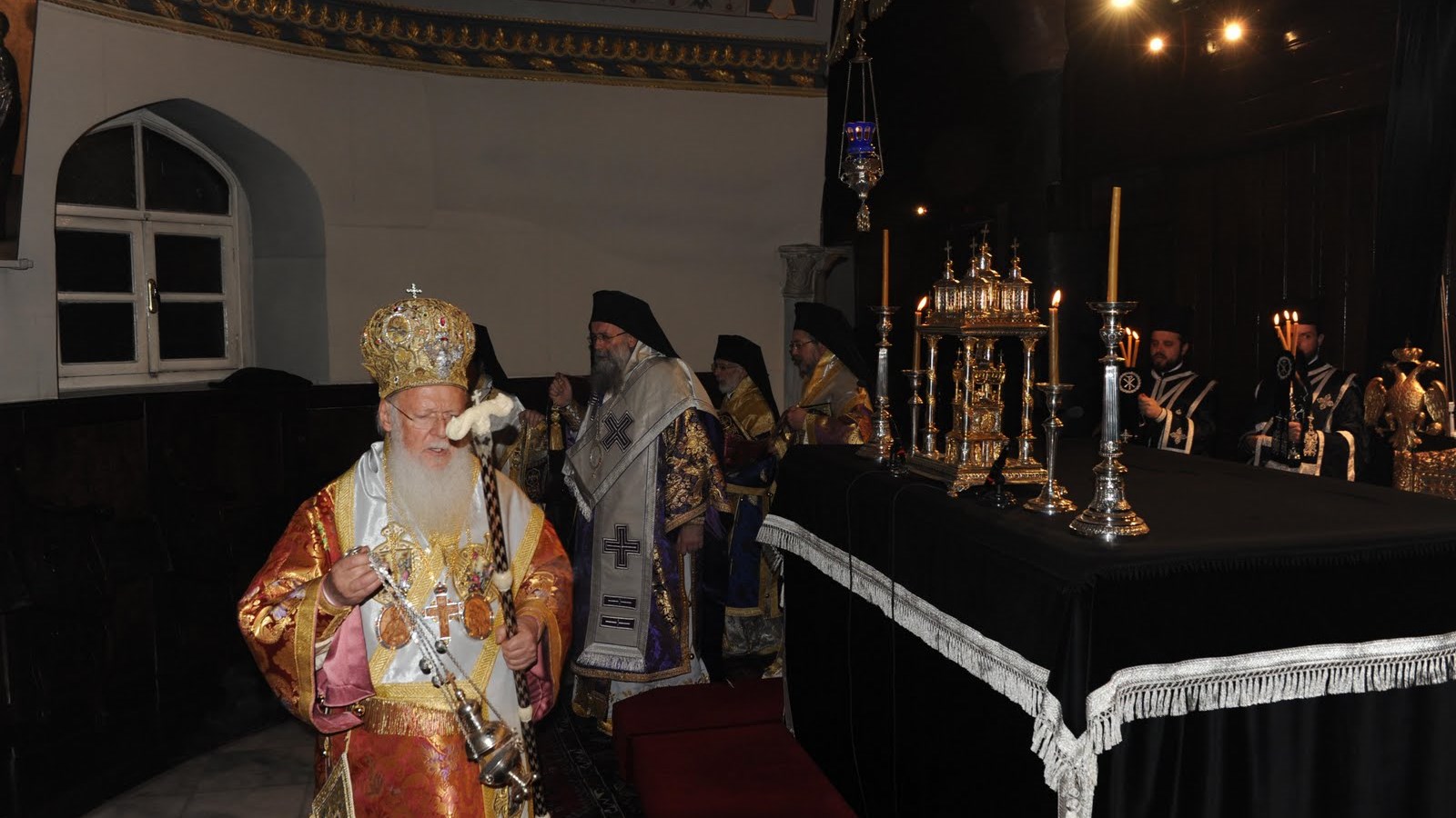 Σε ατμόσφαιρα συγκίνησης η Ακολουθία της Αποκαθηλώσεως στο Οικουμενικό Πατριαρχείο