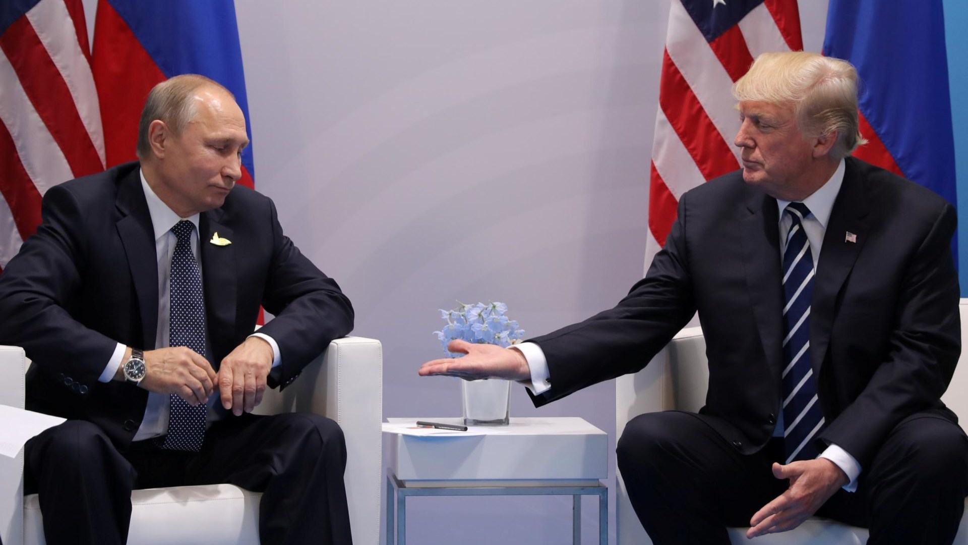 Λευκός Οίκος: Οι κυρώσεις σε βάρος της Μόσχας δεν θα επηρεάσουν τα σχέδια για τη συνάντηση Τραμπ- Πούτιν
