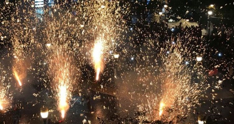 Φαντασμαγορικό το θέαμα των Χαλκουνιών στο Αγρίνιο – ΒΙΝΤΕΟ – ΦΩΤΟ